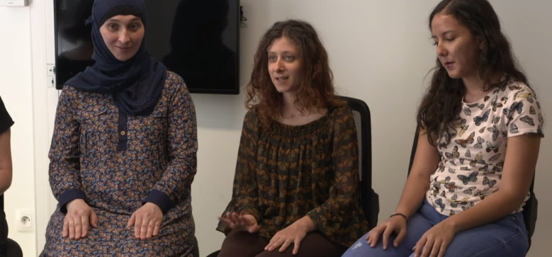 Étudiantes activité rythme français - tap tap